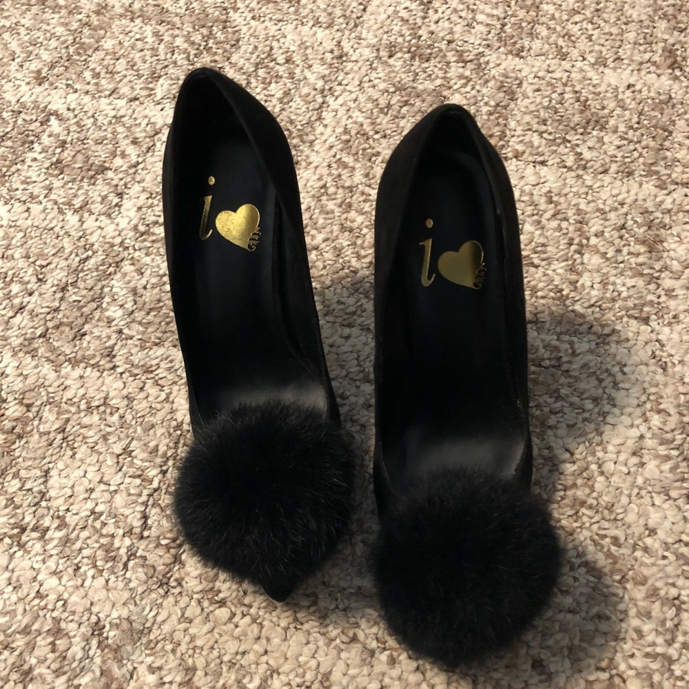 Super cute “bunny tail” heels!!!